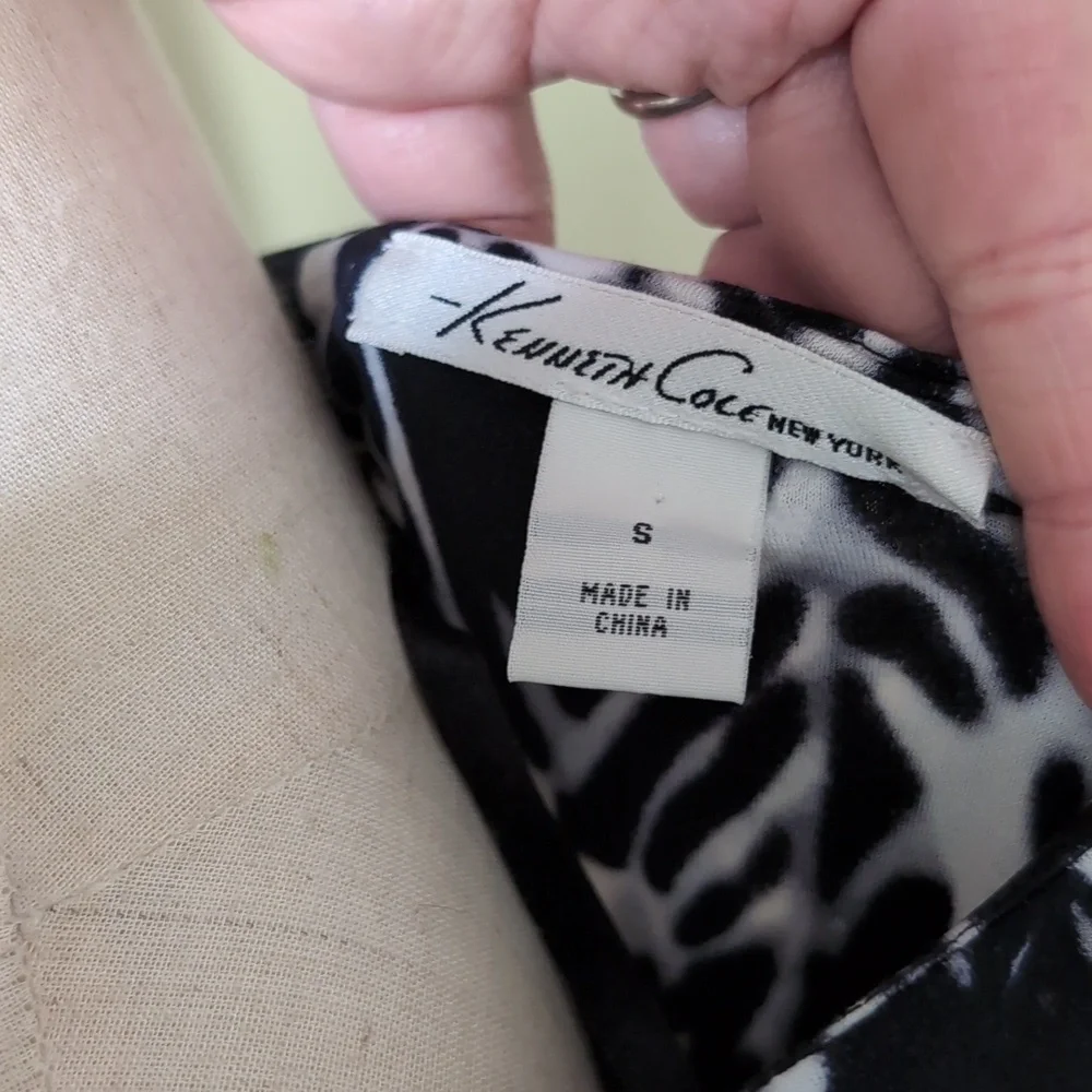 Kenneth Cole New York Abstract Drape Front Ruched Blouse Small - Picture 7 of 9